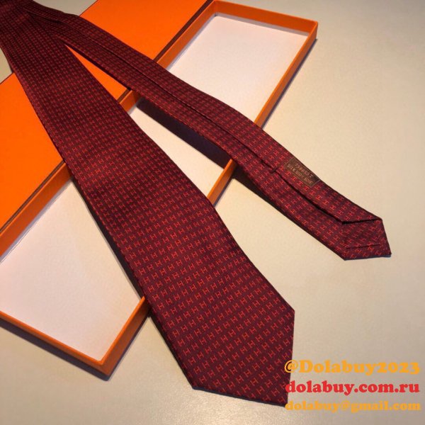 Hermes Faconnee H tie in hand-sewn silk