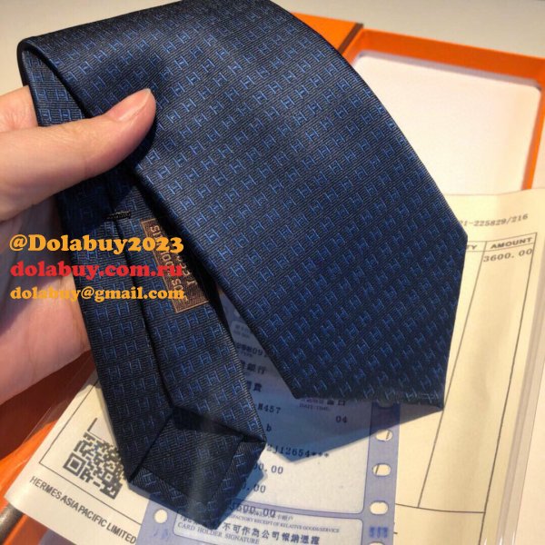 Hermes Faconnee H tie in hand-sewn silk