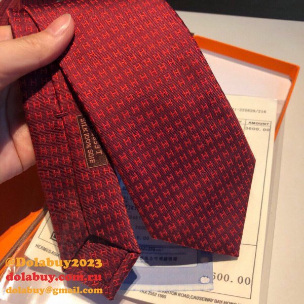 Hermes Faconnee H tie in hand-sewn silk