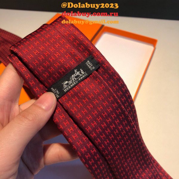 Hermes Faconnee H tie in hand-sewn silk