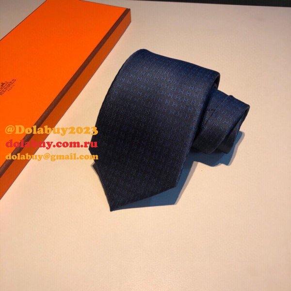 Hermes Faconnee H tie in hand-sewn silk