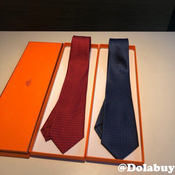 Hermes Faconnee H tie in hand-sewn silk