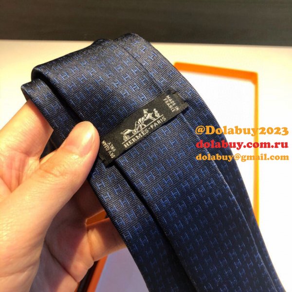 Hermes Faconnee H tie in hand-sewn silk