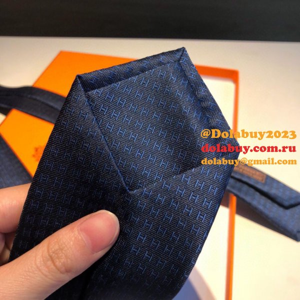 Hermes Faconnee H tie in hand-sewn silk